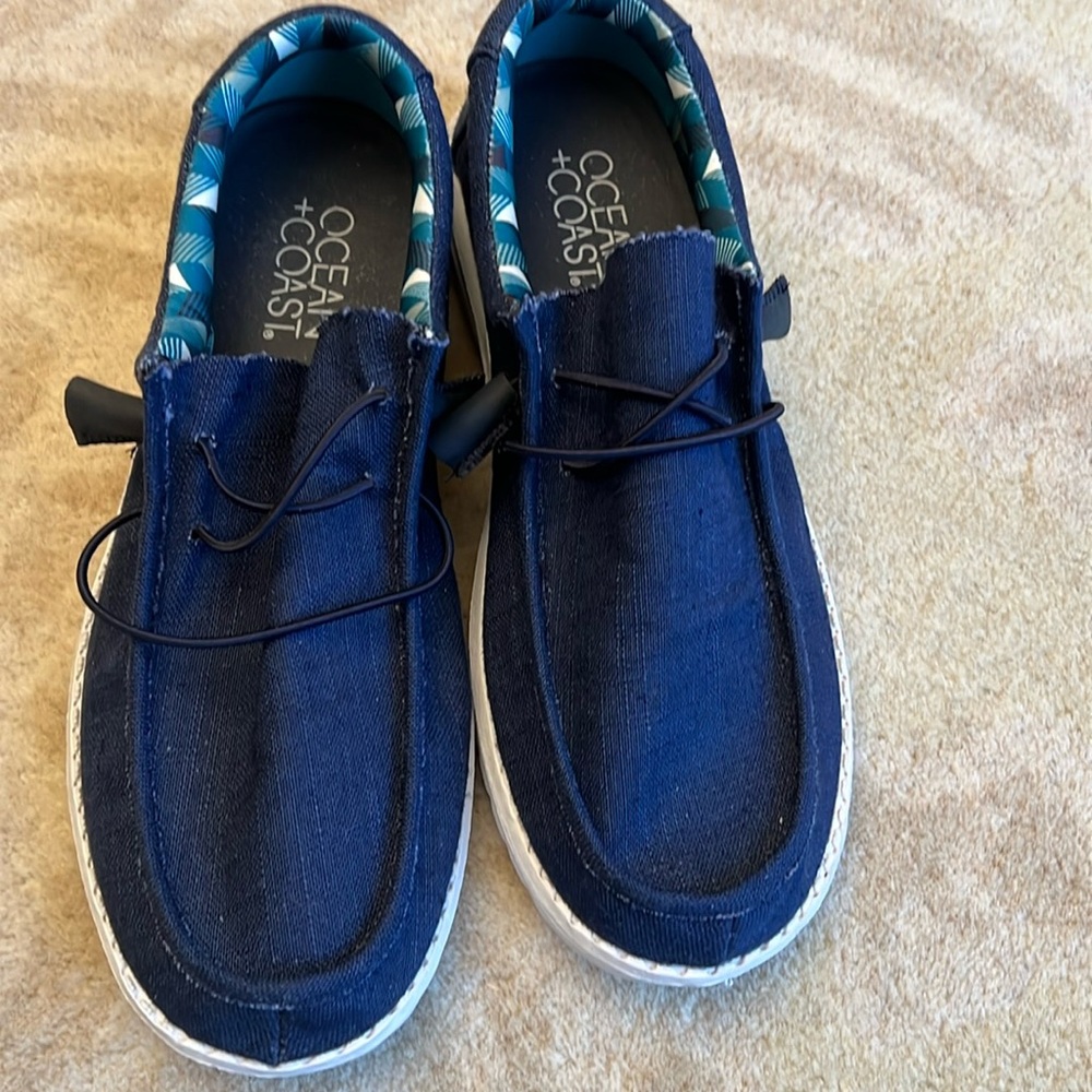 Men’s Ocean and Coast slip on shoes. Size 9